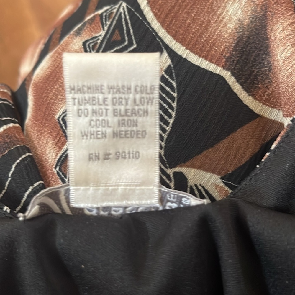 Black and tan double V neck dress with leaf pattern and rows of ruffles. 16W - Picture 11 of 11